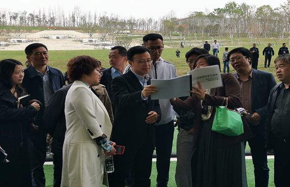 常州市政府副秘書長林旭一行調研常州露天音樂公園舉辦首場演出籌備情況